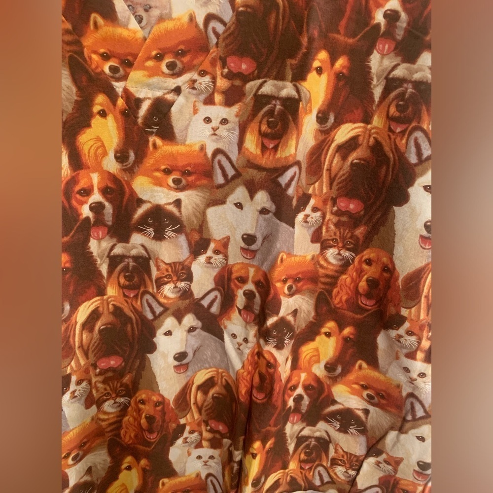 Dog and Cat Face Scrub Top - Picture 3 of 4